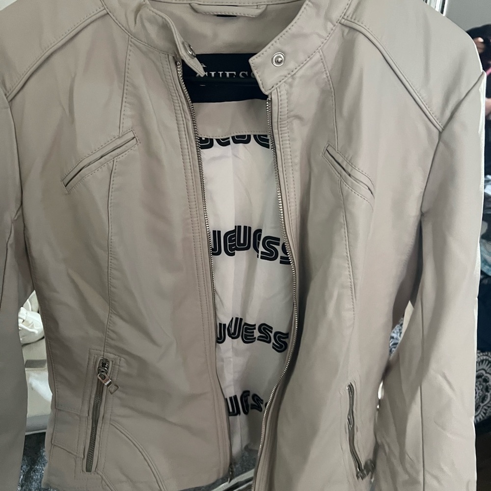 Clothes - Picture 5 of 12